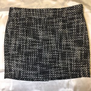 Tommy Hilfiger black/white skirt on a size 12
